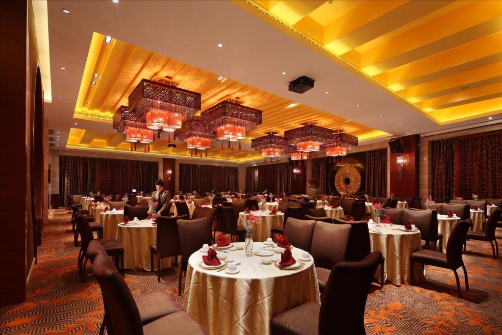 Sovereign Hotel Zhanjiang Exterior foto
