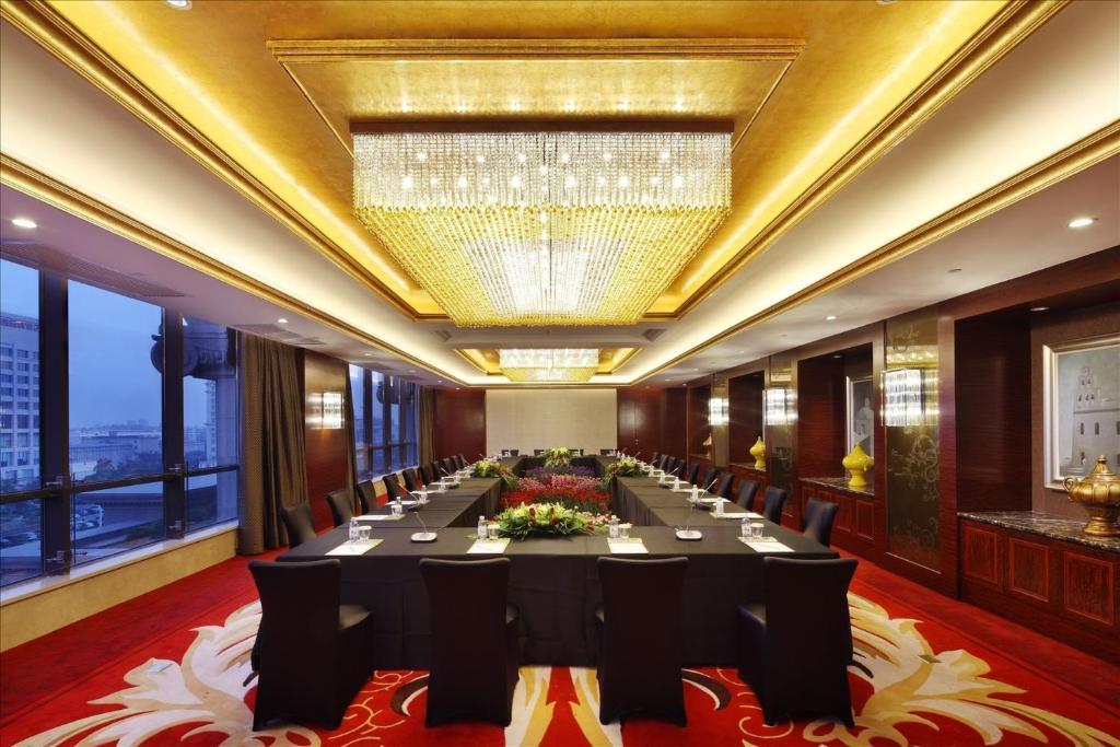Sovereign Hotel Zhanjiang Exterior foto