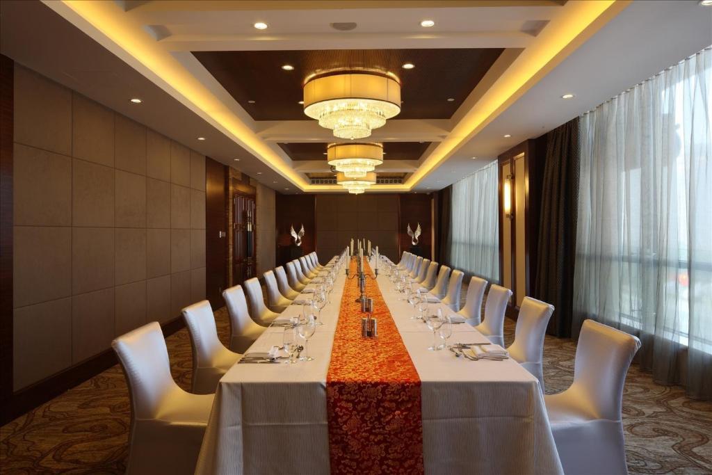 Sovereign Hotel Zhanjiang Exterior foto