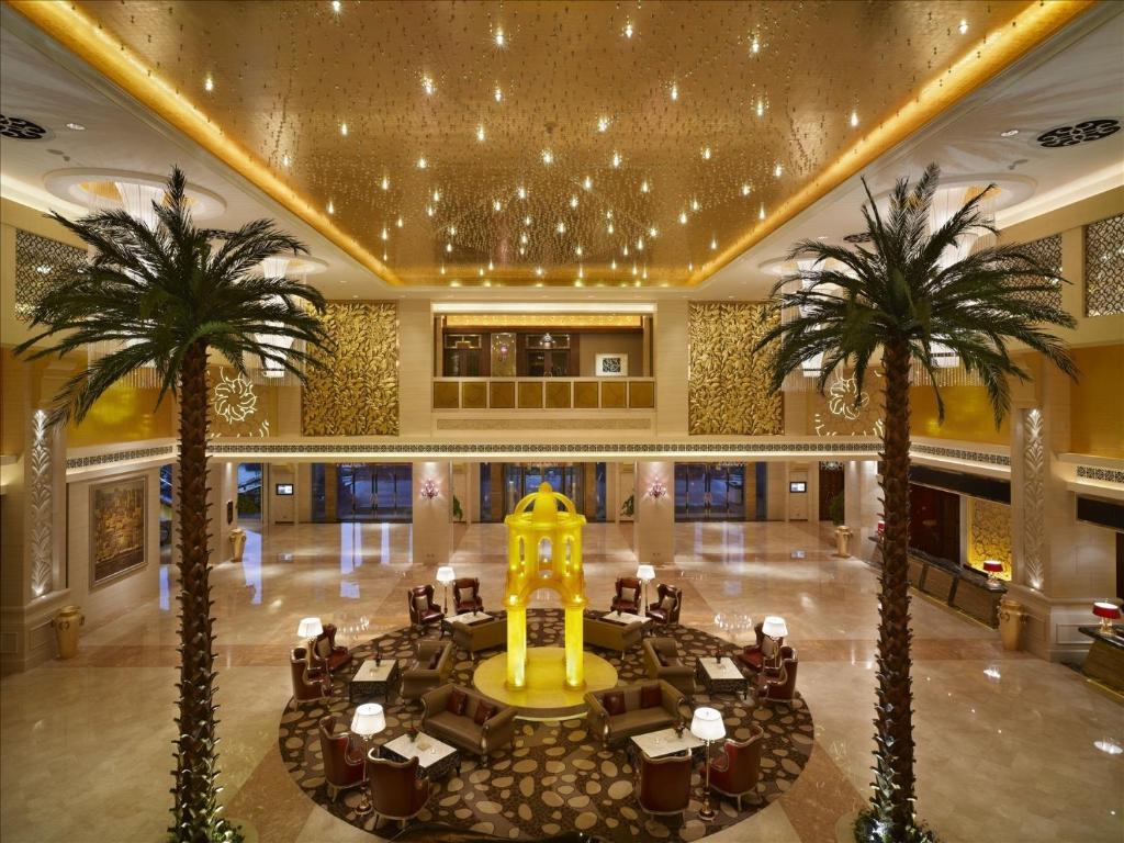 Sovereign Hotel Zhanjiang Exterior foto