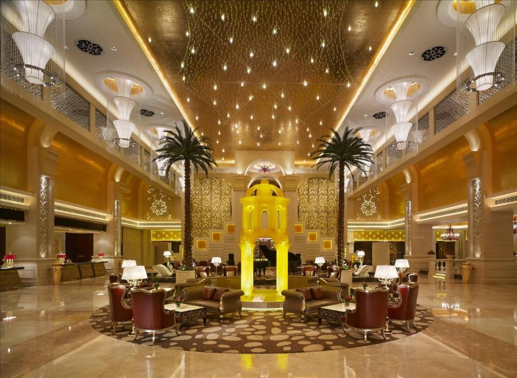 Sovereign Hotel Zhanjiang Exterior foto