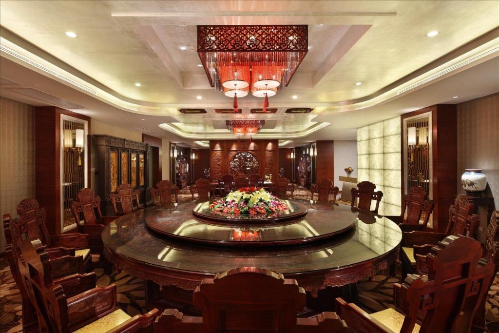 Sovereign Hotel Zhanjiang Exterior foto